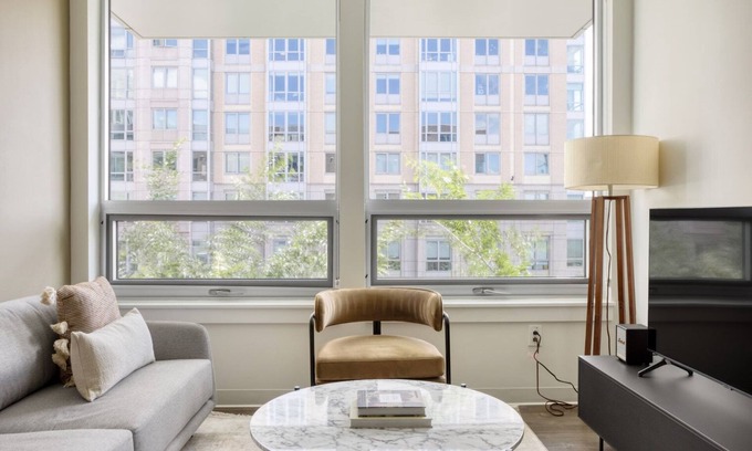 East Cambridge Apartment | East Cambridge 2BR w/Gym & W/D, near Lechmere T