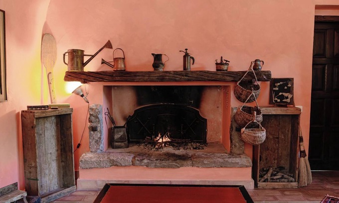 Allumiere Apartment | East Fireplace - Suite with Fireplace