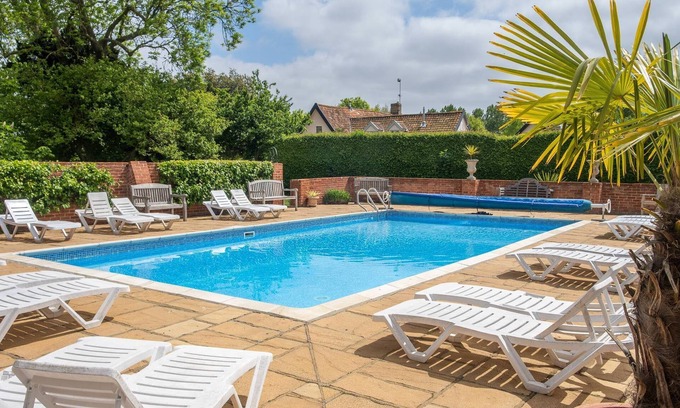 Saxmundham Cottage | East Green Farm Cottage - Studio Barn - sleeps 2 guests in 1 bedroom