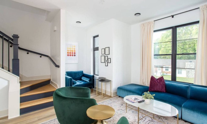 McFerrin Park Apartment | East Nash Superstar- Skyline Views Terrace- Mural