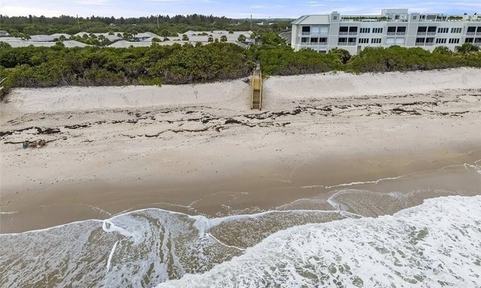 Indian River Shores Condo | East of A1A and private beach access!