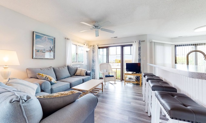 Fenwick Island Condo | East of the Sun condo w/central AC, W/D, & shared pool - under 1 mile to beach