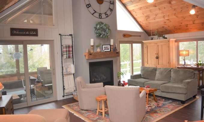 Grantham House | Eastman Home Close to West Cove Beaches!