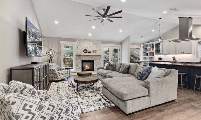 Fayetteville House | Eastside Estate-Quiet Neighborhood-5 mi to U of A