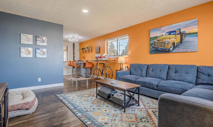 Grand Junction House | Eastside: Perfect Dog-Friendly Stay with Patio Grill