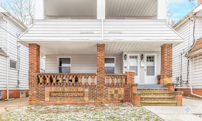 Old Brooklyn Apartment | Easy Access to Downtown | Smart TV, WiFi & Parking