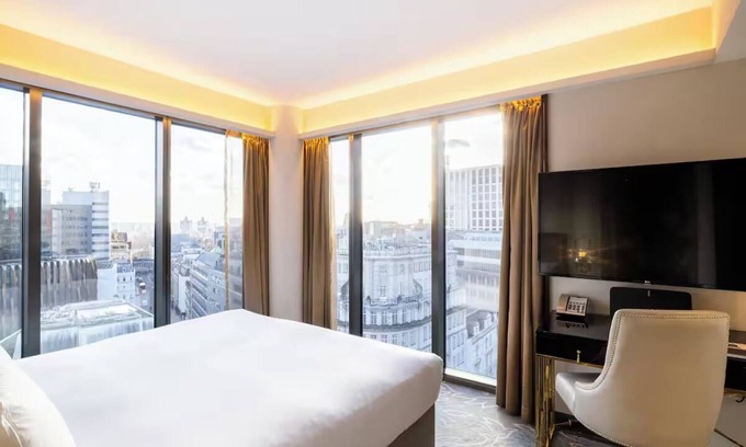 Portsoken Hotel | Easy Access to London’s Best from a Relaxed Central Space—St. Botolph Views!