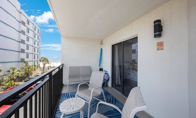Belle Vista Condo | Easy Coastal Escape | Walk to Fun