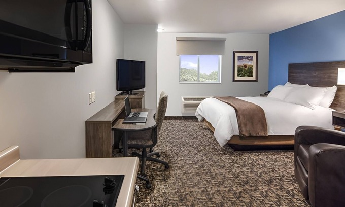 Watertown Hotel | Easy Stay Room With Full Kitchen Near Bramble Park Zoo & Redlin Art Center