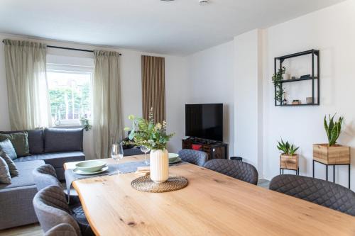 Fischeln Apartment | EasyStay Krefeld 10P Switch TV 2xApartments