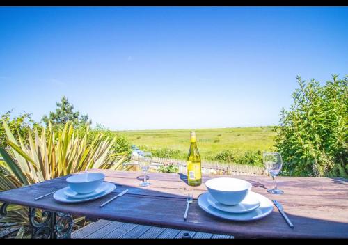 Icklesham House | Ebb n Flow - Winchelsea Beach - Nature Reserve & Beach Views