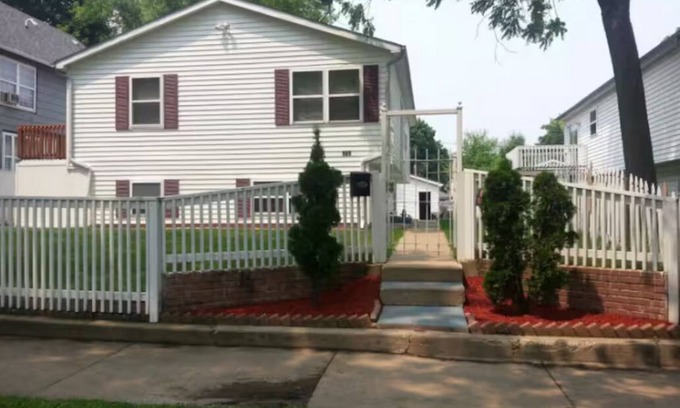 Waukegan House | Eben-Ezer House, 7 mins to The Naval Base.