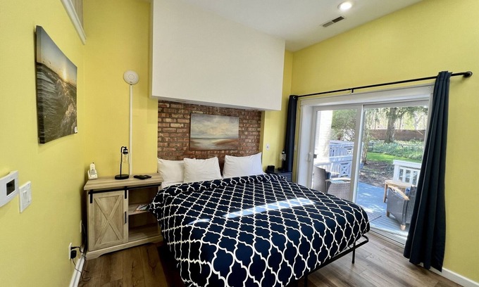New Buffalo House | Eber Knight Studio - King size with Jacuzzi