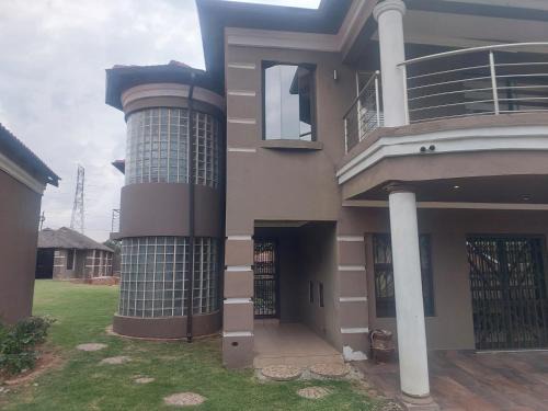 Greater Johannesburg Metropolitan Area House | Ebuhleni Guest House