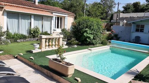 Auriol House | Eclats du Sud, villa les Cigales avec piscine, proche Cassis, meublé de tourisme 3 étoiles