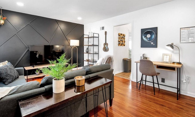Wichita House | Eclectic Escape - Cozy, King
