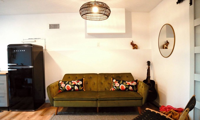 Fallbrook Apartment | Eclectic Guesthouse on Quaint Fallbrook Homestead