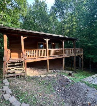 Campton House | Eclectic Hillside Cabin