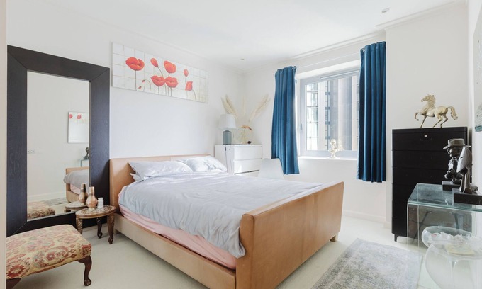 Canary Wharf Apartment | Eclectically Curated 2BD Flat in Canary Wharf