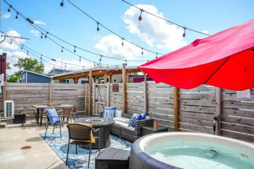 Geneva House | Eclipse Hot tub and billiards in Downtown Geneva