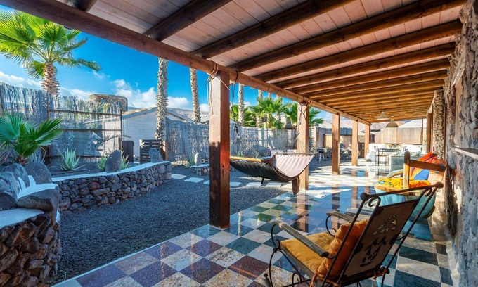 Haria House | Eco Barn, Pool, Play Area, 5min walk to Golden Sandy Beach and Restaurants