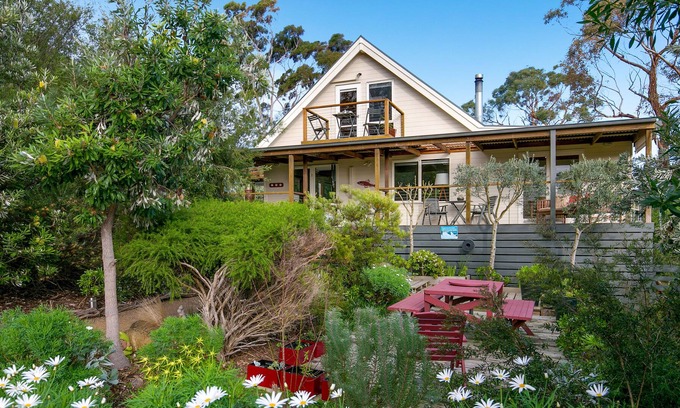 Dromana House | ECO-BEACH - ARTIST'S RETREAT - BAY VIEWS, 350M STROLL TO BEACH and WILDLIFE!