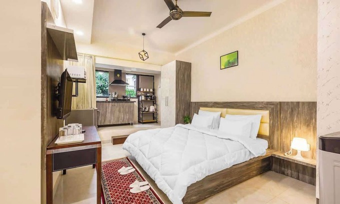 Gurugram Apartment | Eco-chic oasis in the city/w Garden