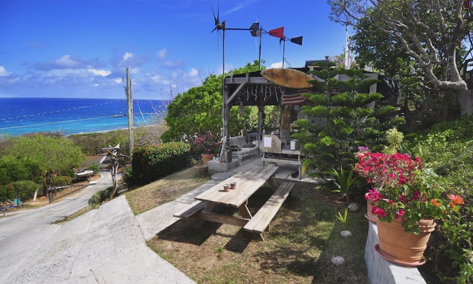 Estate Western Water Island Cottage | Eco Cottage walking distance to the beach