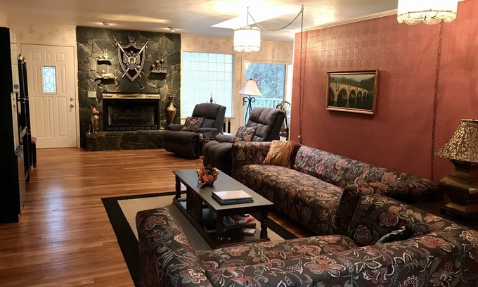 Marion House | Eco-Cove Wildlife Sanctuary - an Elegant, Two Bedroom Mountain Vacation Home