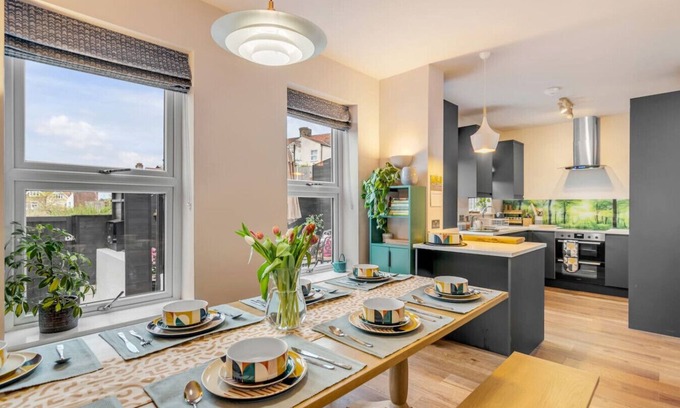Norwich House | Eco-friendly 4-bed townhouse with parking in prime Norwich location