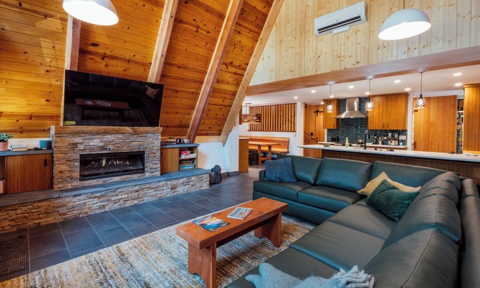Chamberlands House | Eco-Friendly Cozy Cabin in Homewood