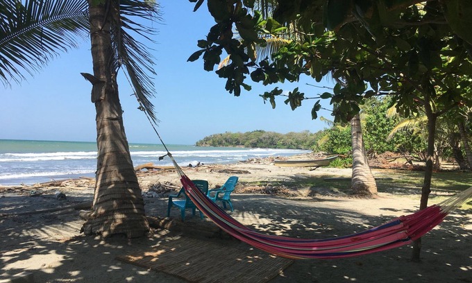 Monitos Cabin | Eco-hotel con Cabañas Frente al Mar. Rodeado de Naturaleza