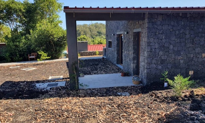 Angra do Heroismo House | Ecological House (Tree Room)