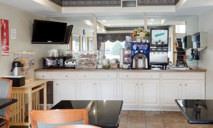 Hopewell Hotel | Econo Lodge Hopewell Near Fort Lee I-295