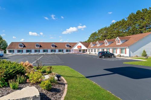 Eau Claire Hotel | Econo Lodge Inn & Suites Eau Claire South