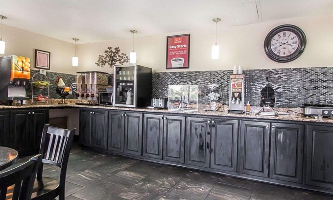 Jackson Hotel | Econo Lodge Inn & Suites Jackson Northwest