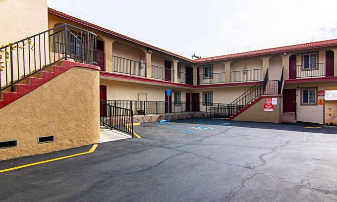 Circle Area Hotel | Econo Lodge Long Beach I-405