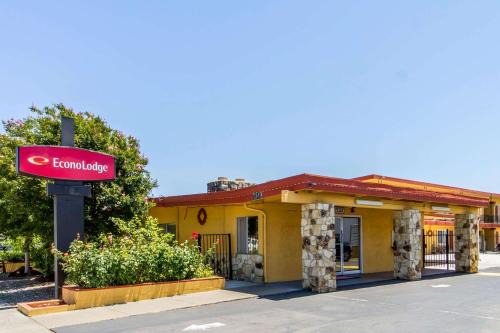 Fairfield Cabin | Econo Lodge
