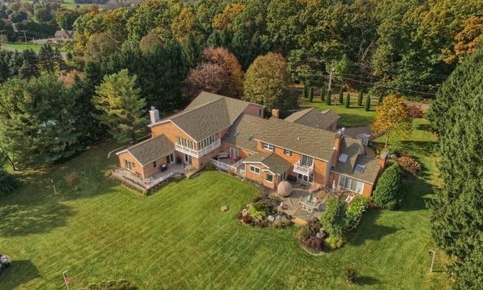 Kutztown Bed & Breakfast | Edelweiss Room @ The Kennedy Manor