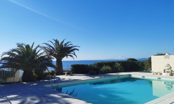 Boulouris-sur-Mer Apartment | Eden Palladio Appt 2 ch front de mer accès direct à la plage