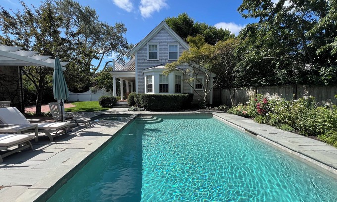 Edgartown House | Edgartown Luxury 6 BRnHeated Pool Hot Tub!
