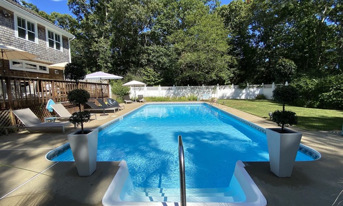 Edgartown House | EDGARTOWN PRIVACY WITH A HEATED POOL AND CENTRAL AC