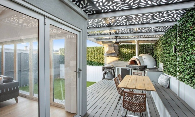 Clifton Springs House | Edge Water Luxury Living by the Sea