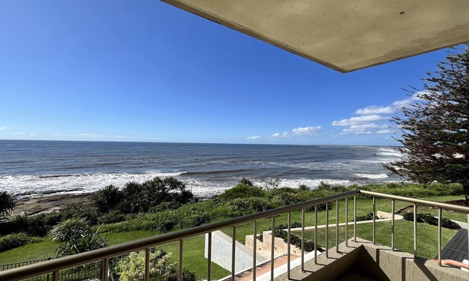 Caloundra Apartment | Edgecliffe Unit 3 - A breathtaking location!