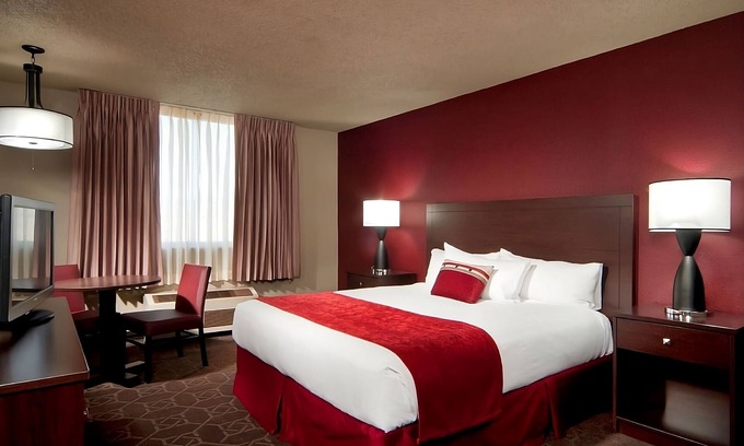 Laughlin Hotel | Edgewater Casino Resort, Sedona River View King Room, Free Onsite Parking