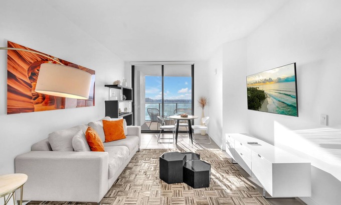 Town Square Condo | Edgewater Chic 1BR + Den Sleeps Like 2BR Amazing Views 1.5 Bath