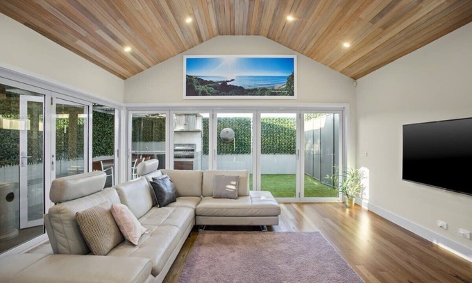 Clifton Springs House | Edgewater Luxury living By the sea