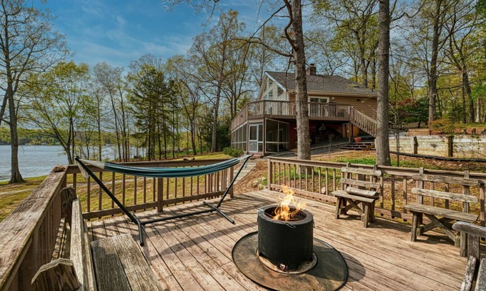 Mineral House | Edgewood Dream Lake Anna