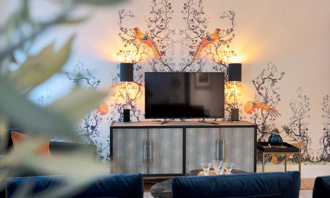 Ellemford Apartment | Edinburgh Luxury Apartment- The Matisse Suite