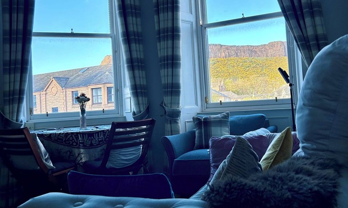 Newington Apartment | Edinburgh’s Arthur’s Seat View